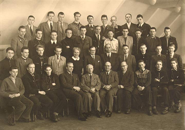 Abschlußjahrgang 1954 Jungen (Foto aus der Jubiläumsfestschrift Realschule in Wuppertal-Vohwinkel 1948-1998)