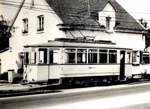Straßenbahn bei Saurenhaus (Foto Dieter Kraß)
