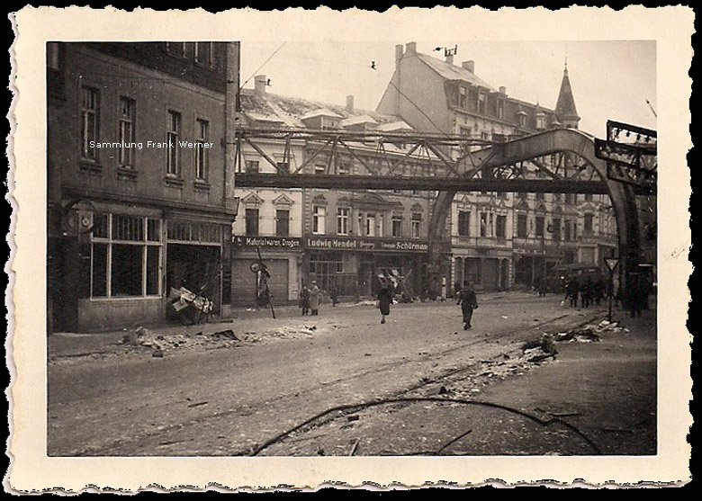Kaiserplatz nach Bombenangriff in Wuppertal-Vohwinkel im Januar 1945 (Sammlung Frank Werner)